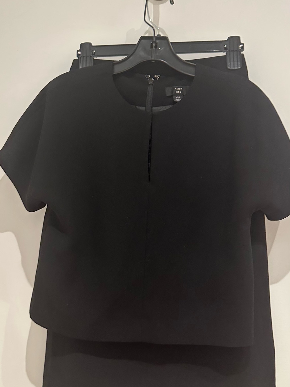J.crew 365. Black 2 peace set , pencil skirt . Size 00.